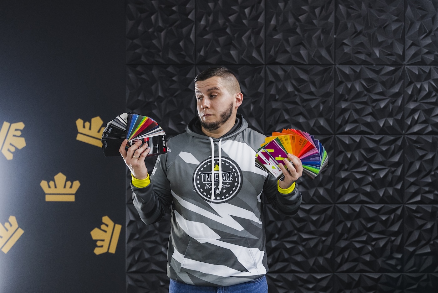 Zmiana koloru auta foliami Tint Black